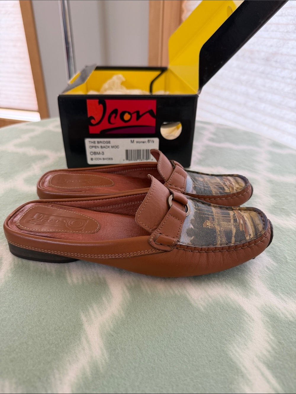 Made in Italy Icon Leather Mules Brown with “The Bridge” Painting Design sz 6.5